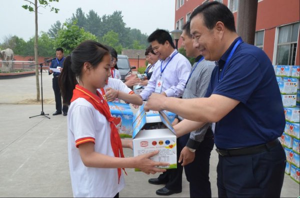 博愛沂蒙——老感覺乳品健康公益行3.jpg