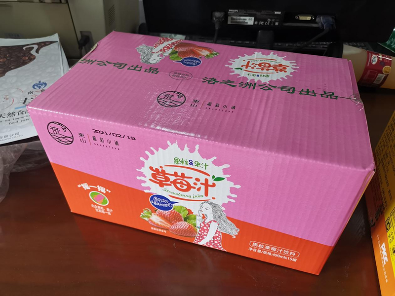東山葡萄小鎮果粒果汁 草莓汁 箱裝.jpg