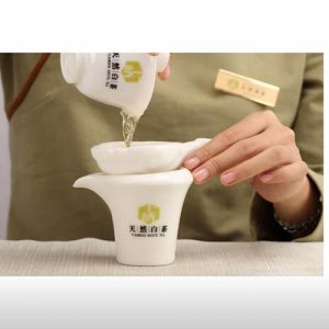 尊禮緊壓白茶
